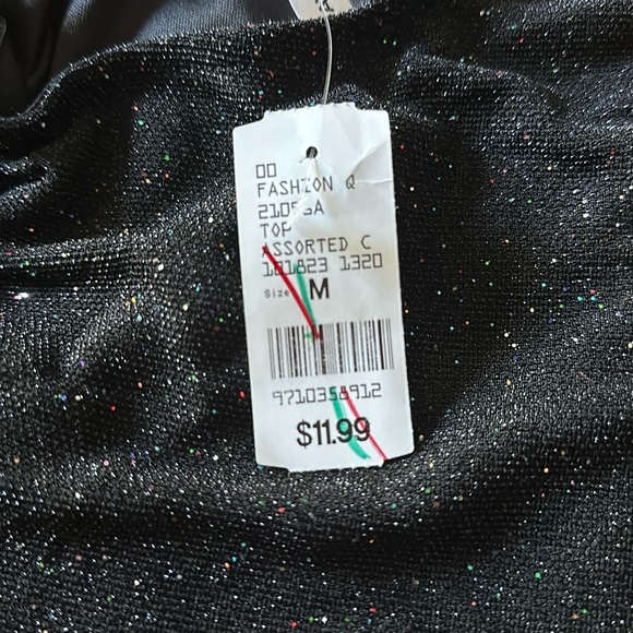 Black cropped glitter tank top with gold chain accessory. - Picture 3 of 3